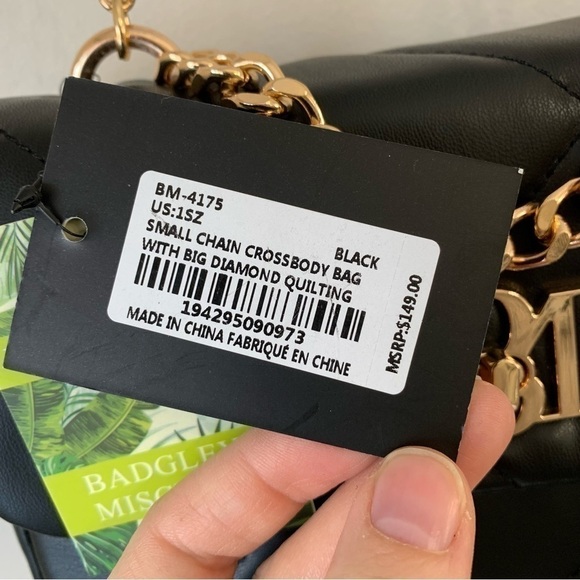 Badgley Mischka Black Small Chain
Crossbody Bag with Big Diamond
Quilting NWT - Picture 11 of 16